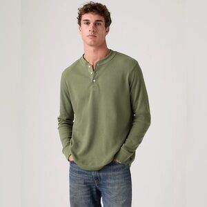 BUNDLE - LEVI’S LONG SLEEVE THERMAL HENLEY & EDDIE BAUER FAVORITE THERMAL CREW